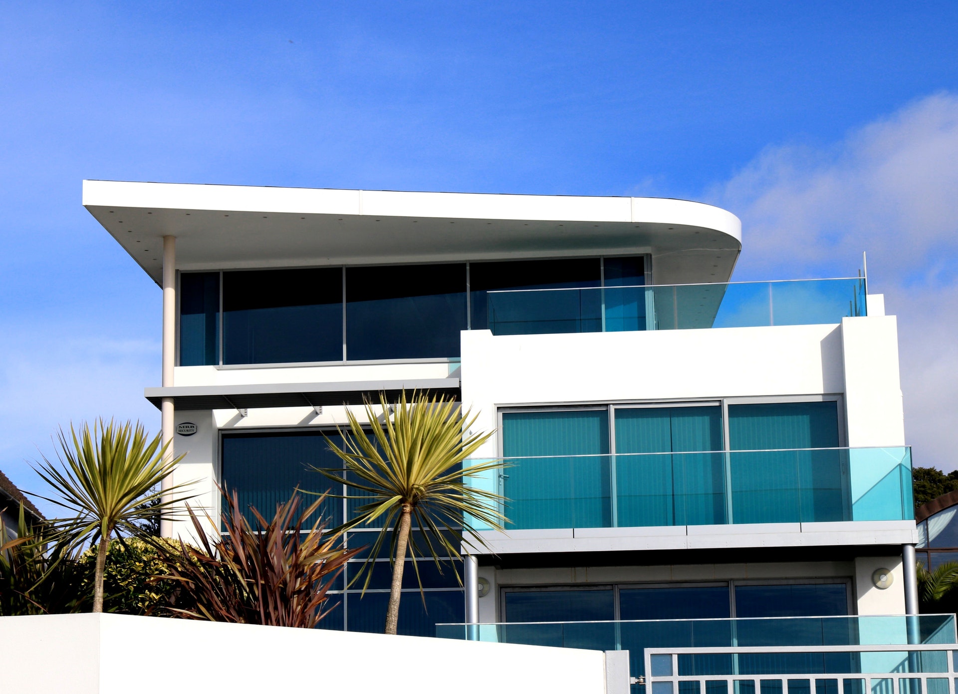 apartment-architectural-design-architecture-blue-sky-323775